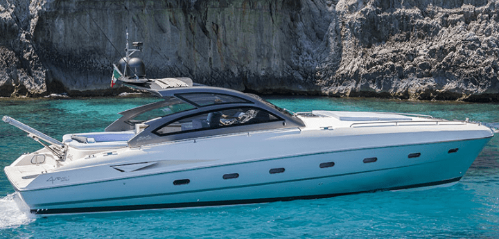 Week end in yacht, in Campania c’è aria di vacanza. Con RadaHotel, dalla costa di Amalfi a quella dei Campi Flegrei, isole comprese.