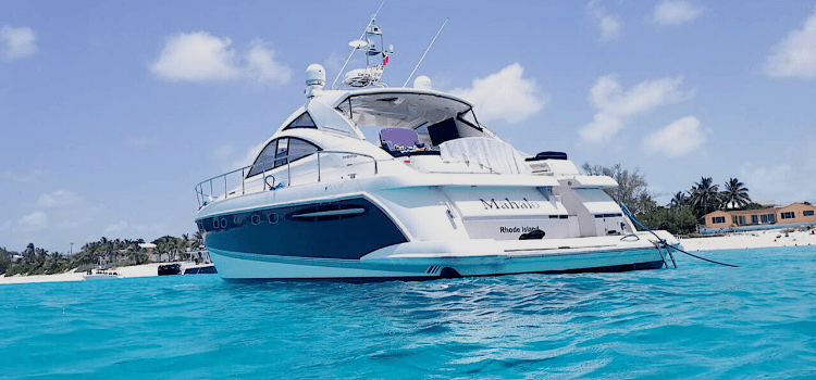La barca ideale per i viaggi esclusivi con gli amici. Spaziosi catamarani, Luxury yacht e barche a vela dal fascino intramontabile