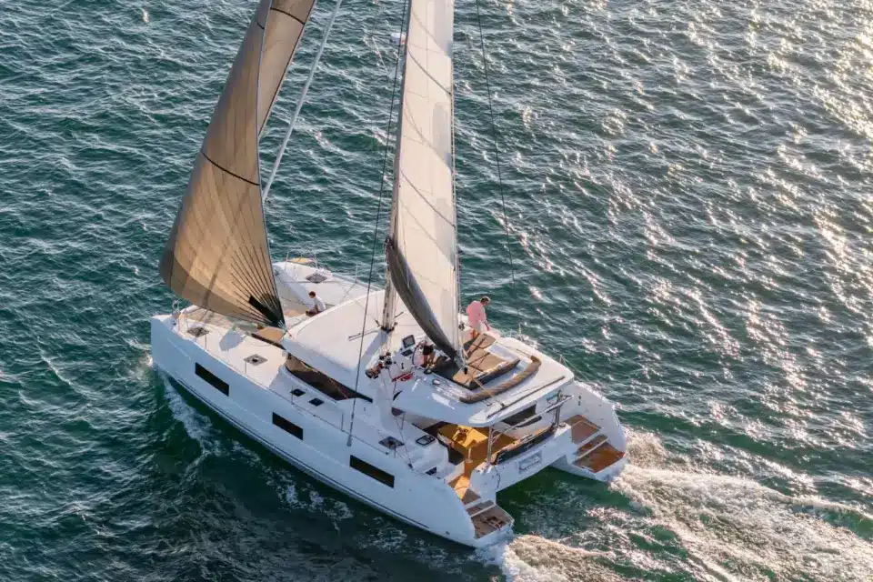 Isole Pontine in barca, crociera 8 giorni 7 notti in catamarano e luxury yacht. Ponza, Ventotene, Palmarola con partenze da Napoli e Bacoli