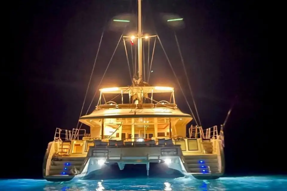 Vacanze a vela e weekend in barca. Crociere in Campania da Sorrento alle isole del golfo passando ai viaggi organizzati in catamarano