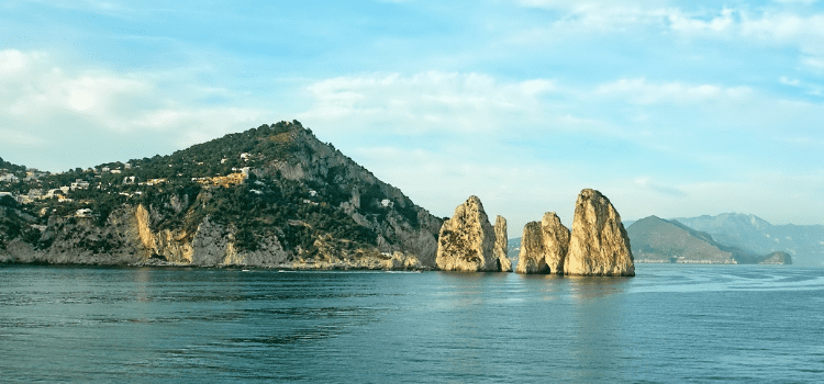 Festa in barca a Capri buon compleanno in yacht la tua serata in catamarano. Eventi privati in barca. Barca per feste. Tanti auguri in barca