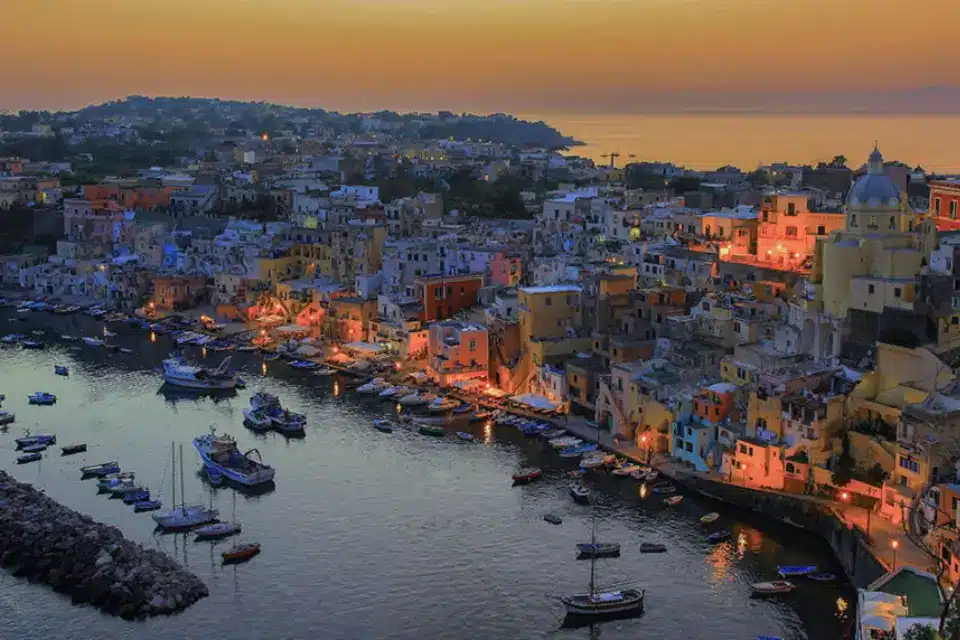 Agenti di viaggio in barca, nasce a Napoli il consulente del diporto dedicato. Quando l'identità professionale gioca un ruolo nel lavoro