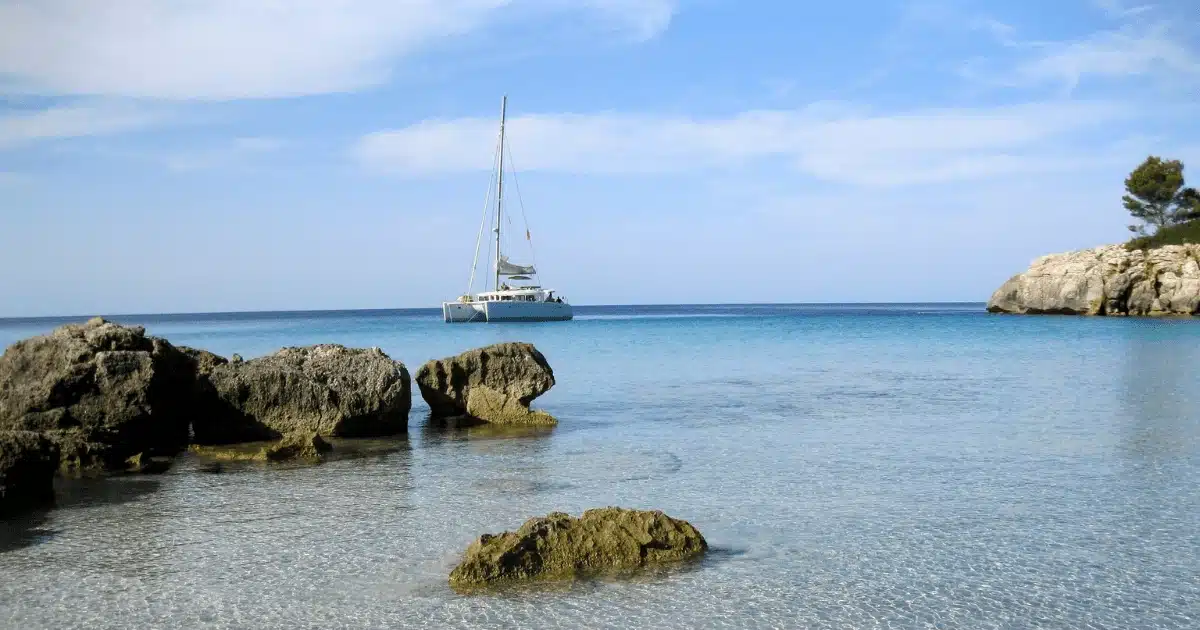 Vacanze in barca catamarani e barche di lusso per l’estate, programma di viaggio settimanale e super week end in barca con servizio hostess dedicato.