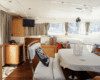 Dormire in luxury yacht con vista mare. Un'esclusiva formula hotel in barca nel cuore di Napoli dal fascino unico