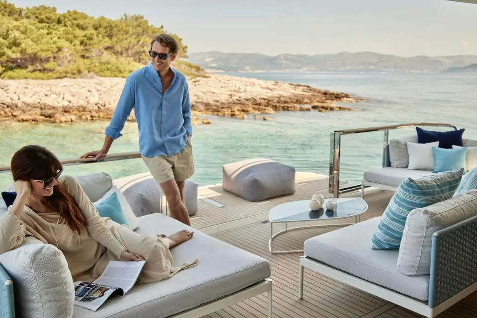 Tour esclusivo in barca. Scopri l'essenza del lusso con i nostri programmi turistici tutto compreso lungo la suggestiva Costiera Amalfitana