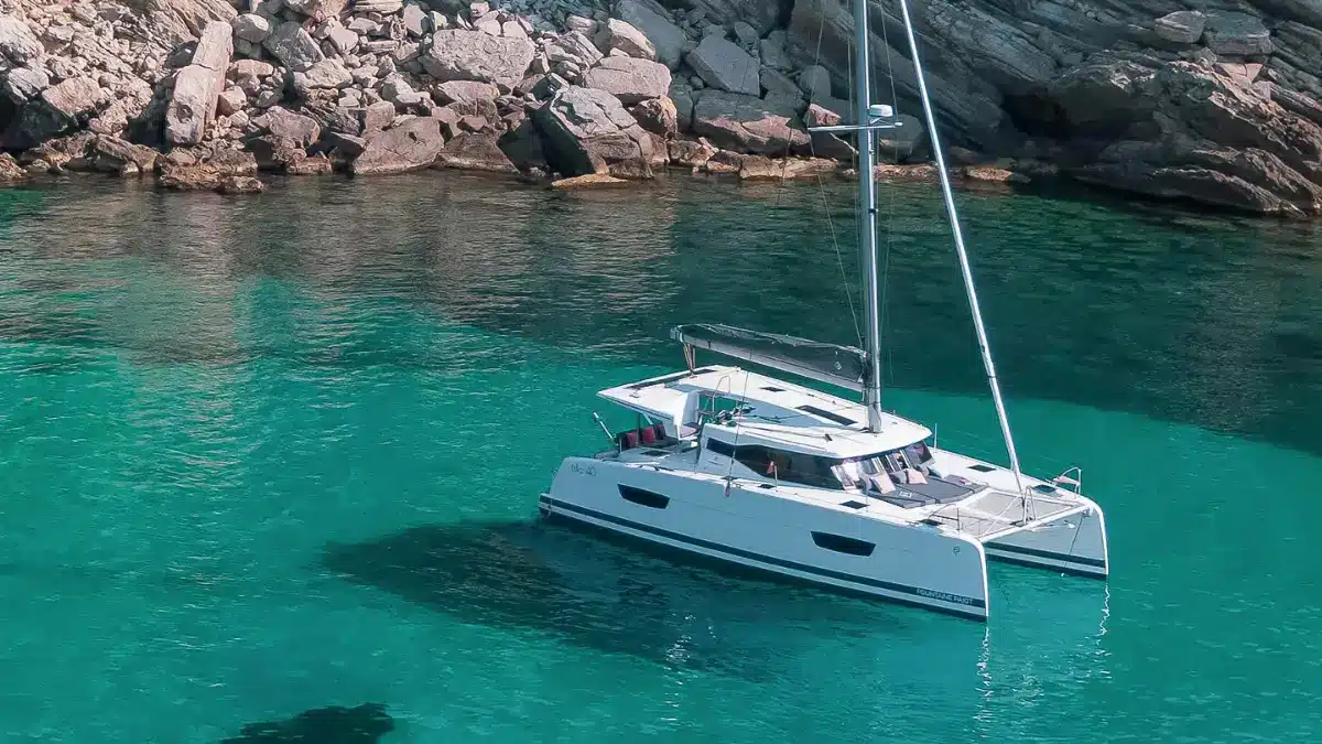 Noleggio e locazione Isla 40. Un fine settimana in barca in grado di offrirti un’esperienza di crociera all inclusive senza paragoni. Noleggio e locazione Isla 40. Un fine settimana in barca in grado di offrirti un’esperienza di crociera all inclusive senza paragoni.