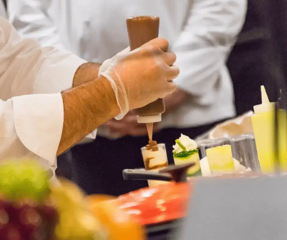 Luxury box in catamarano come idea regalo. Immersi nel cuore del panorama di Napoli, regalare un'esperienza unica in formula hotel