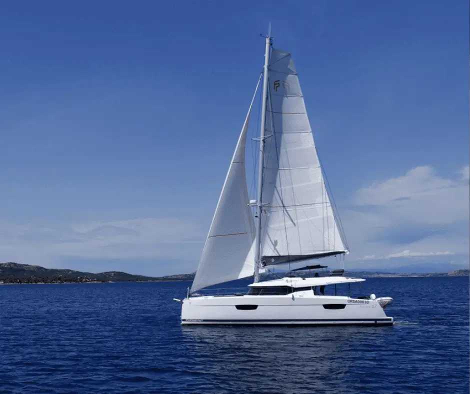 Vacanza in costiera sorrentina in barca. Scegliere una vacanza in catamarano lungo la suggestiva Costiera Sorrentina