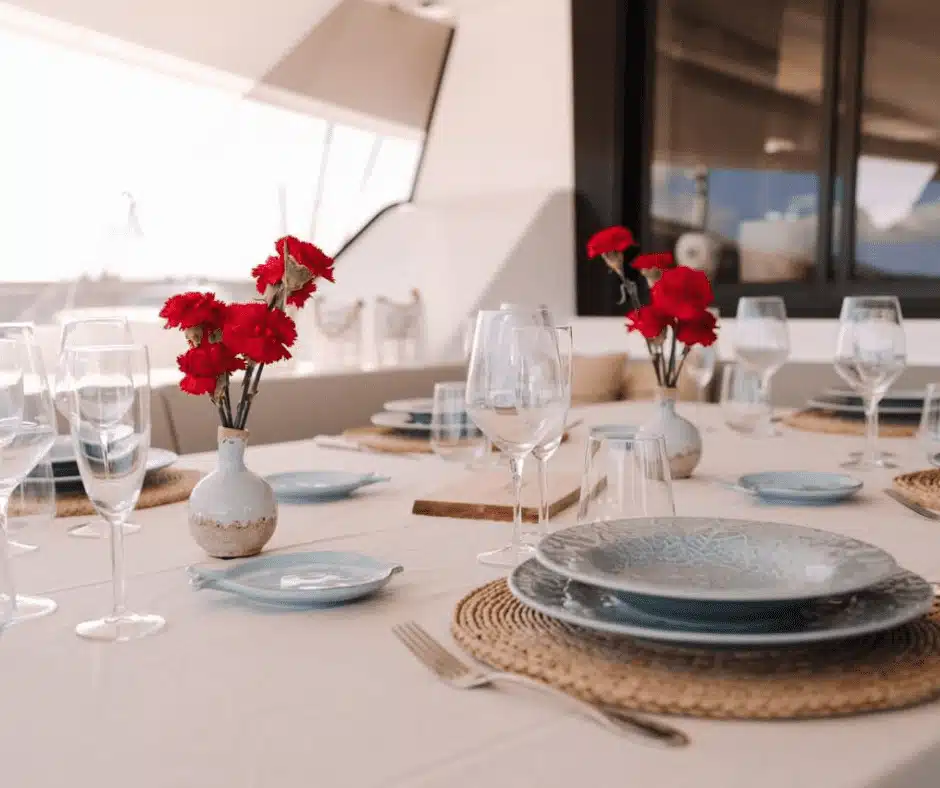 Crociere e tour in catamarano. Scopri ora le migliori opportunità soprattutto per le tue esperienze in barca in formula hotel.