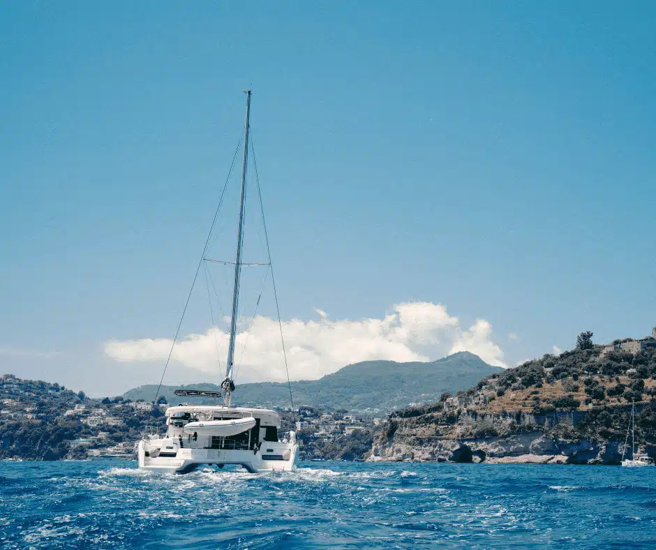 Feste in catamarano tra Napoli e le isole del golfo. Scopri ora le migliori opportunità soprattutto per le tue esperienze in barca di lusso.