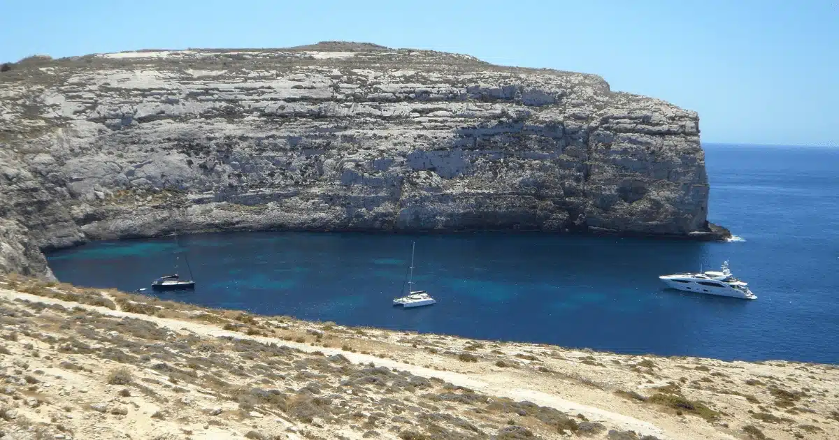 Cene e feste in barca. Goditi una festa esclusiva con una vista mozzafiato ed un trattamento come in un hotel di lusso con chef privato.