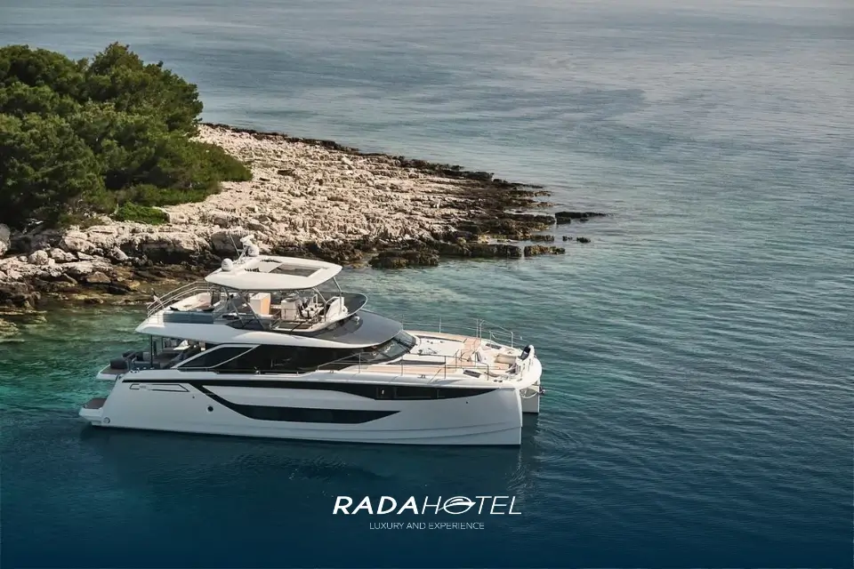 Noleggio e locazione catamarani in formula. Vacanze esclusive in catamarano, ideale per famiglie, gruppi di amici e spazi più ampi a bordo. Noleggio e locazione catamarani in formula. Vacanze esclusive in catamarano, ideale per famiglie, gruppi di amici e spazi più ampi a bordo.