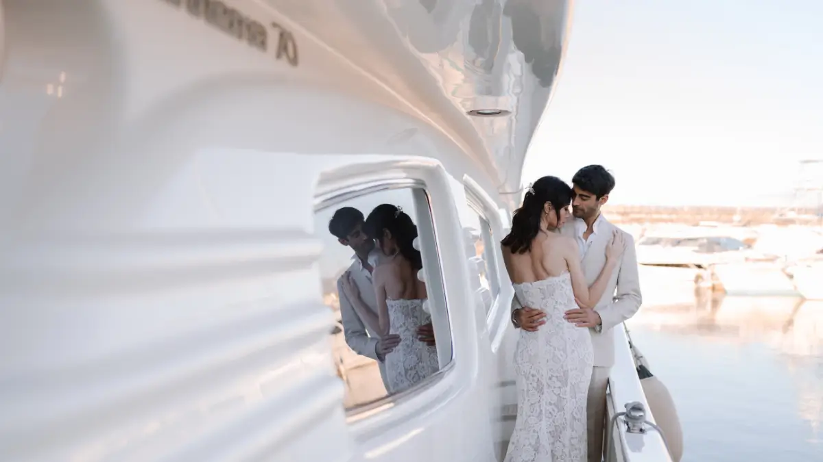 Scopri i vantaggi del viaggio di nozze in barca romantiche atmosfere magiche tra Capri e la costiera amalfitana con chef privato e hostess.