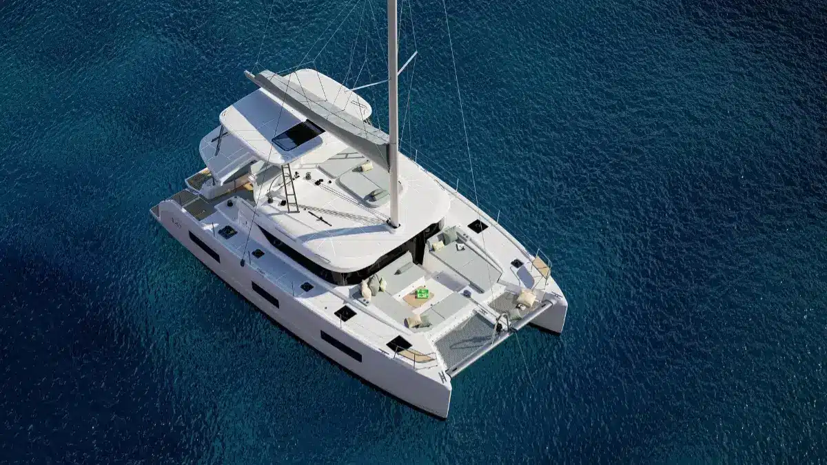 Catamaran charters Naples by RadaHotel luxury catamaran, gourmet experiences, private events and tailor‑made along the Amalfi Coast.
